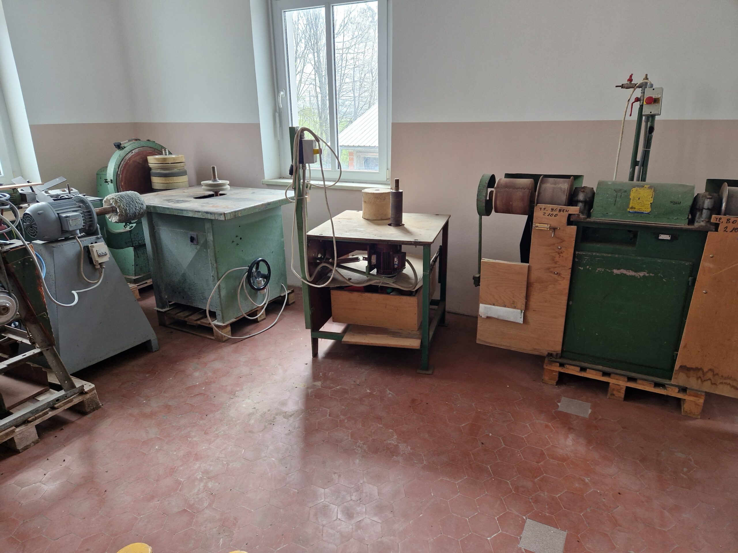 Stroji za brušenje in poliranje lesenih površin (0)