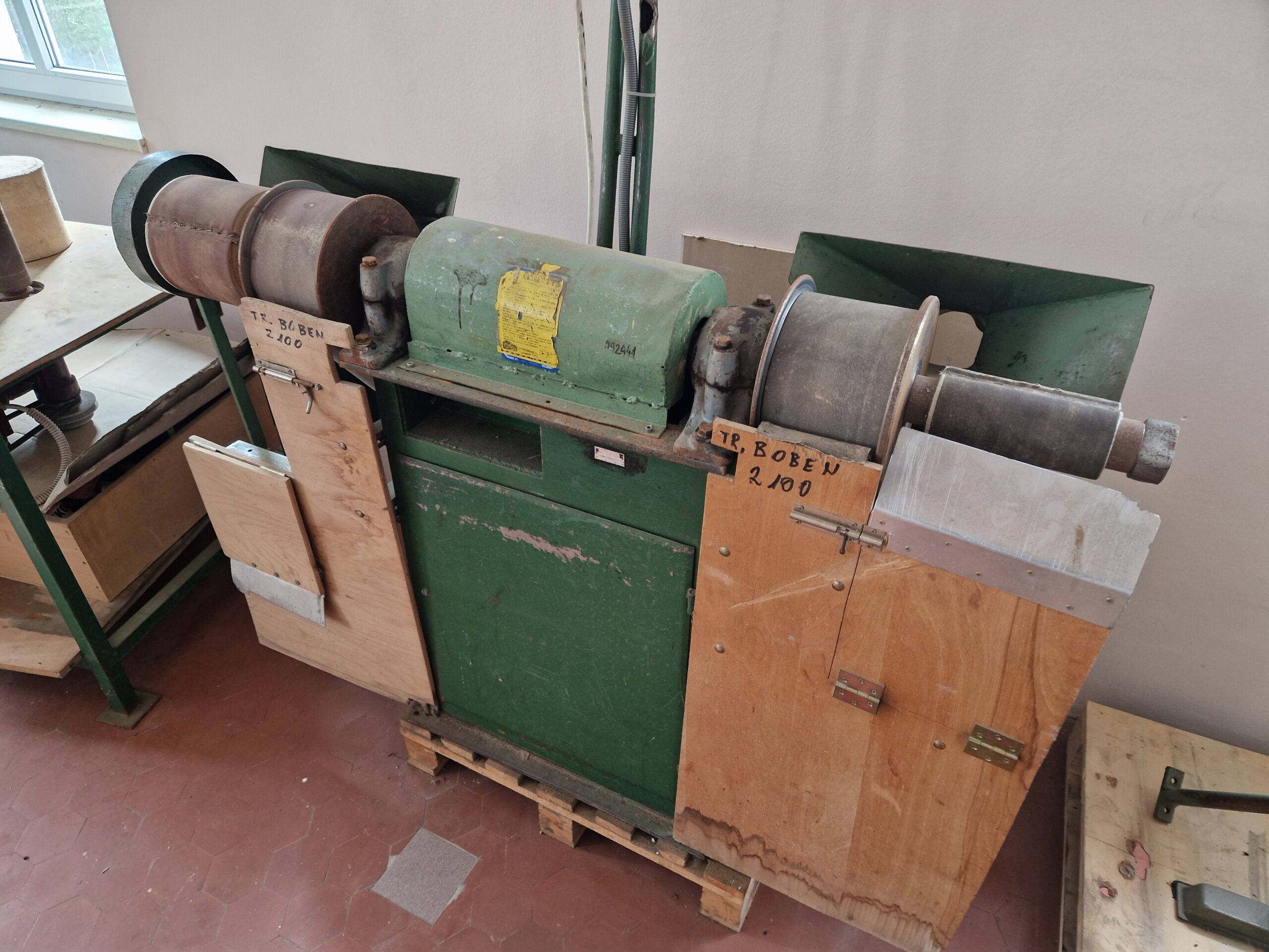 Stroji za brušenje in poliranje lesenih površin (3)